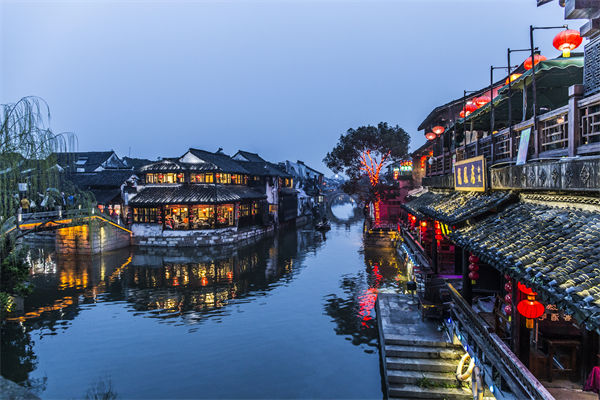 戰(zhàn)略規(guī)劃分析：村民不滿古鎮(zhèn)收門票，指引游客逃票